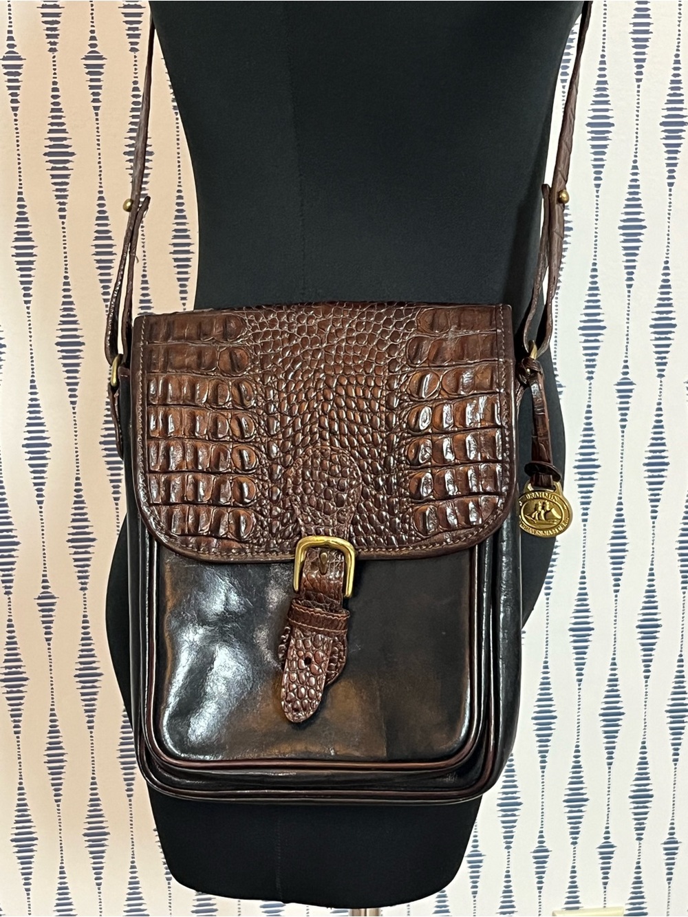 Vintage Brahmin Fairhaven Mass USA brown black crocodile leather crossbody bag
